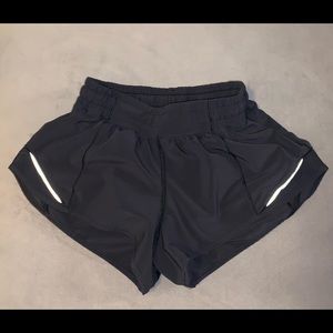 Lululemon black hotty hot short 2.5” size 2
